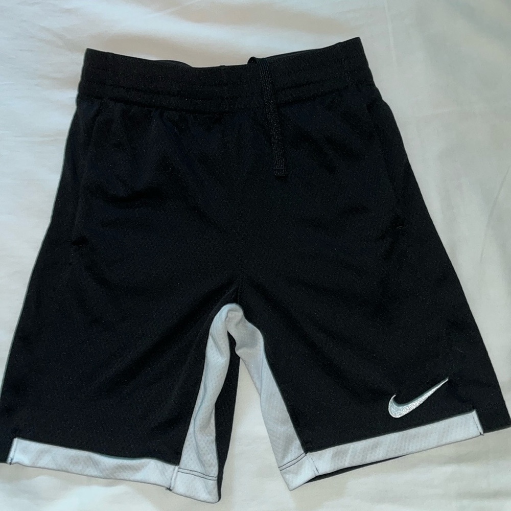 Boyd Nike Black and White Athletic Shorts Sz M